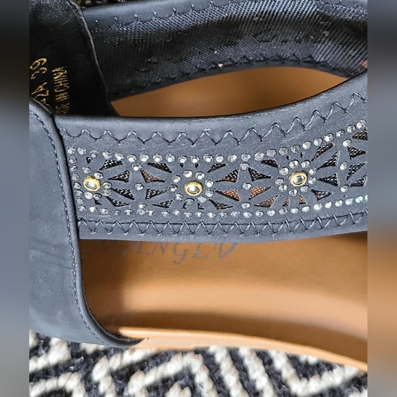 Cute Blue Sandles - Picture 11 of 12